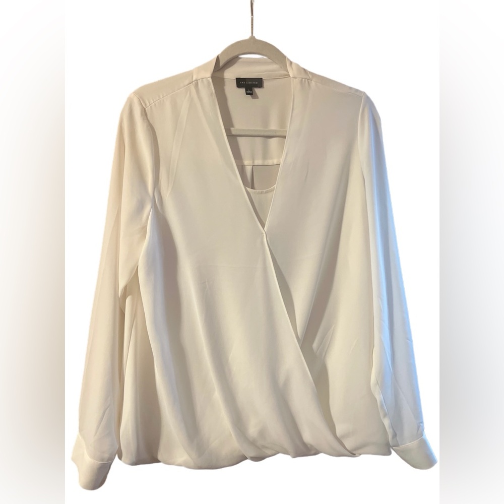 The Limited Women’s Blouse Off-White, Size L Beautiful front detail, like new!